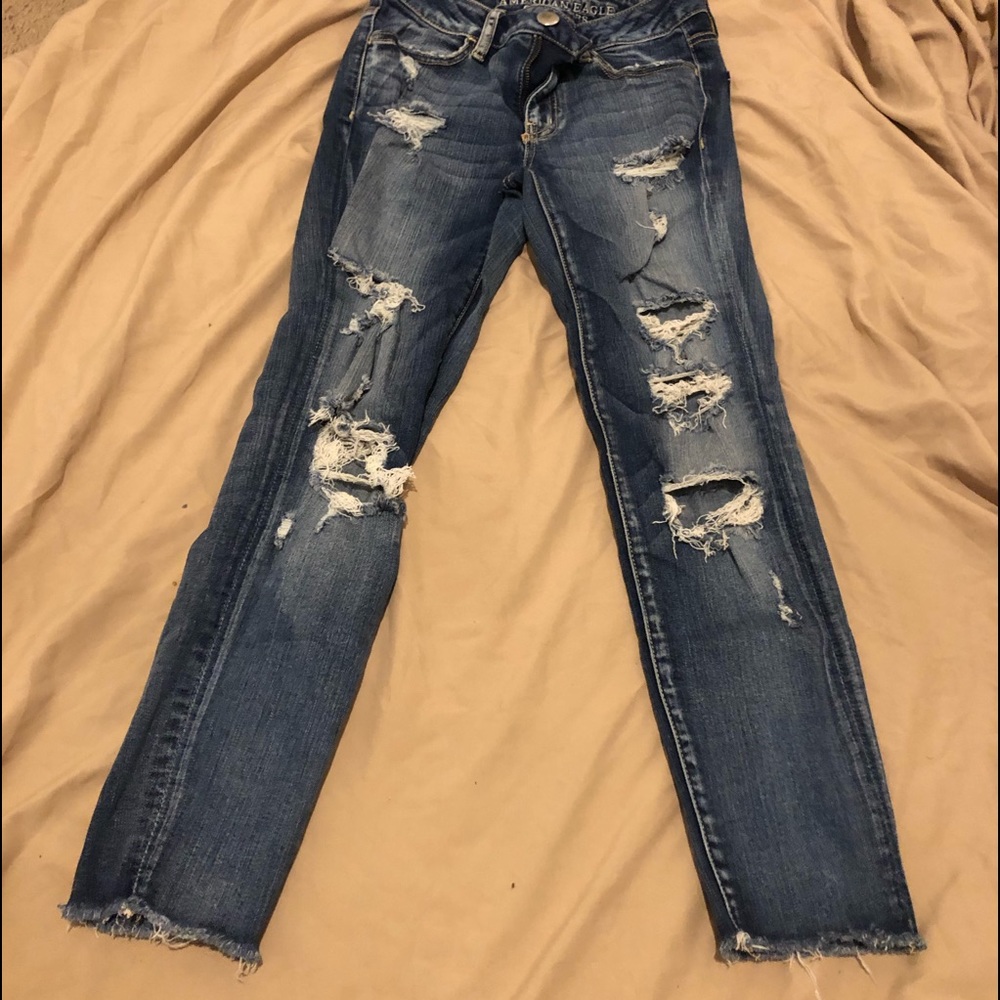 American Eagle Distressed Jeans size 4